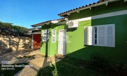 Linda casa de 2 Dormitórios/Quartos  com 80m² privativos