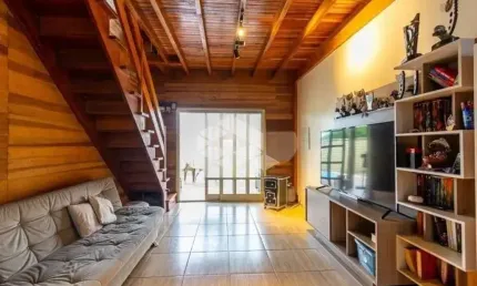 Casa com 3 Quartos,  Piscina, 03 vagas no Bairro Igara, Canoas