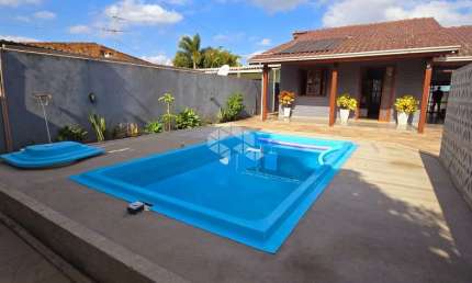 Casa com 3 quartos, piscina, 02 vagas em Sapucaia do Sul