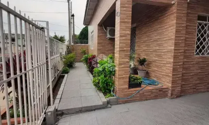Casa com 4 Quartos, 01 suíte, 02 vagas no bairro Estância Velha - Canoas