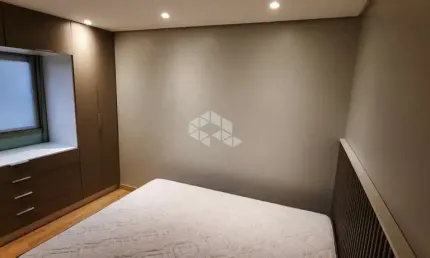 Apartamento muito bem localizado com 2 dormitorios e 1 banheiro.