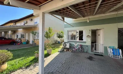 Sobrado em condomínio com 2 dormtórios,  localizada no bairro fátima - canoas