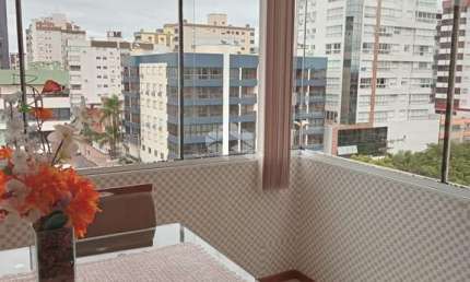 Apartamento com 2 dormitórios, 1 suite, mobiliado, sacada, box de garagem, Zona Nova, em Capão da Canoa