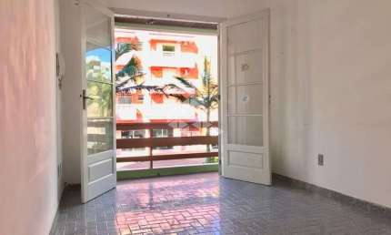 Apartamento de 2 dormitórios, vaga de garagem, centro.
