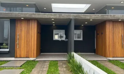 Casa com 2 dormitórios, sendo 1 suíte, 1 banheiro social, com pátio e churrasqueira