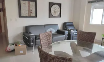 Apartamento com 2 quartos, com vaga de garagem coberta,  no Centro.