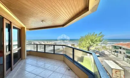 Apartamento mobiliado 110 m², com 03 dormitórios amplos, sendo 01 suíte, sacada de frente leste av. beira mar, zona nova, capão da canoa.