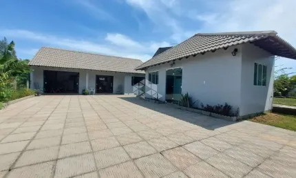 Casa à Beira-Mar em Capão Novo - A Apenas 50m da Praia