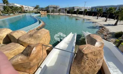 Casa sobrado condomínio 02 quartos/dormitórios, 2 suítes, 2 vagas, infra, capão da canoa/rs
