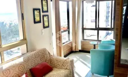 Apartamento composto de 01 dormitório, mobiliado, vista para o mar, no centro de capão da canoa/rs.