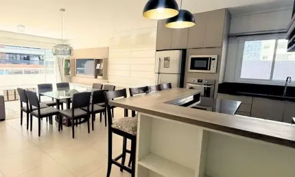 Apartamento à venda no Navegantes, Capão da Canoa com 3 quartos (1 suíte), terraço privativo, box duplo e infraestrutura completa.