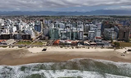 Andar alto dois dormitórios mobiliado e decorado uma quadra da praia Capão da Canoa RS