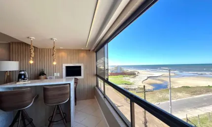 Apartamento à venda frente mar em com 2 quartos (1 suíte) - mobiliado, decorado e com vista definitiva do mar