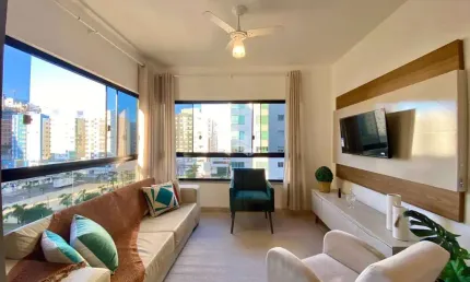 Apartamento 03 dormitórios, 01 Suiíte, living integrado, mobiliado e decorado, em Capão da Canoa.