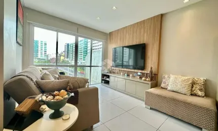 Apartamento mobiliado e decorado, com 02 dormitórios (sendo 01 suíte), a duas quadras do mar, em capão da canoa/rs.