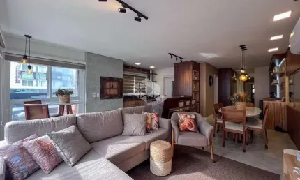 Apartamento mobiliado e decorado, 107 m² de área privativa. composto de 03 suítes, posição oeste/norte, em capão da canoa/rs.