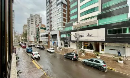 Apartamento de 2 dormitórios,repaginado no centro , capão da canoa