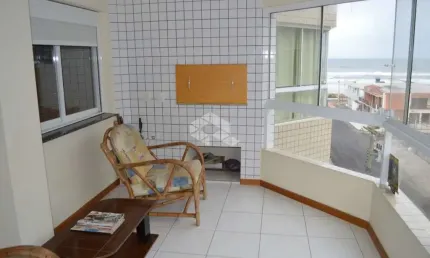 Apartamento 02 dormitórios ,01 suíte, vista eterna e uma quadra do mar. capão da canoa