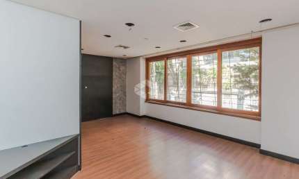 Casa três dormitórios, 540 M² de area construída, duas suites, lavabo no bairro Higianópolis