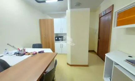 Sala Comercial  Av Iguassu Bairro Petrópolis próximo à  Av Carlos Gomes