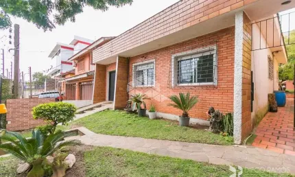 Casa com 5 quartos à venda na Rua Carlos Belinzoni, 60, Protásio Alves, Porto Alegre