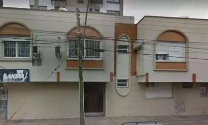 Apartamento térreo de frente com um quarto e 94m² e uma vaga na liberdade