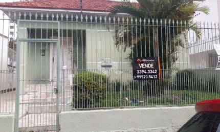 Casa Térrea 3 dormitórios, duas suítes, banho social, vaga para quatro carros, reformada