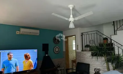 Casa dois dormitórios, duas suítes, reformada, À Venda, na divisa dos bairros Santana/Partenon Porto Alegre.