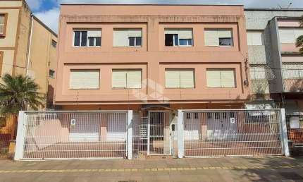 Apartamento 3 dormitórios, 1 suíte e garagem, no Menino Deus próximo ao Praia de Belas