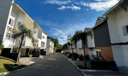 Casa em condomínio com 3 dormitórios, suíte e 2 vagas no bairro vila nova / cavalhada
