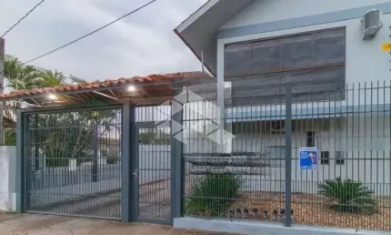 Casa em condomínio com 3 dormitórios e 2 vagas no bairro Vila Nova.