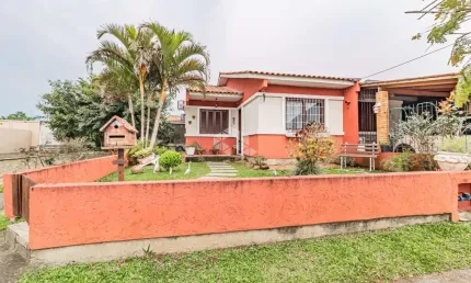 Casa de esquina no bairro Hípica, Moradas do Sul, com 3 dormitórios e 2 vagas