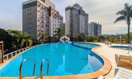 APARTAMENTO MOBILIADO À VENDA NO CONDOMÍNIO ROSSI CARIBE, COM 2 DORMITÓRIOS, 1 SUÍTE, CHURRASQUEIRA E VAGA PARA 2 VEÍCULOS