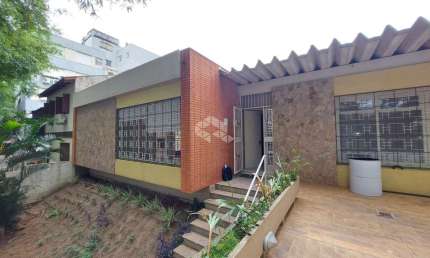 Casa Residencial/Comercial com 05 dormitórios e 02 vagas- Moinhos de Vento