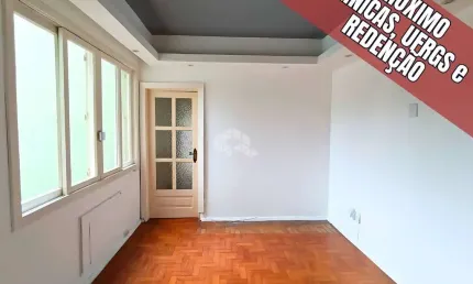 NO CORAÇÃO DO BOM FIM, LIVING, 2 DORMITÓRIOS, BANHEIRO, LAVABO, COZINHA, ÁREA DE SERVIÇO E BANHEIRO AUXILIAR. PRÓXIMO UFRGS, REDENÇÃO E CLÍNICAS.