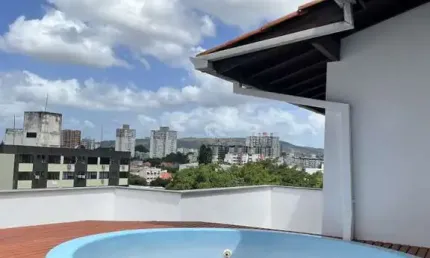 Cobertura com 3 dormitórios  sendo 01 suite e 1 vaga de garagem  no bairro Cristo Redentor