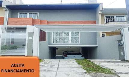 Sobrado com 3 quartos e 4 banheiros no bairro Tingui.