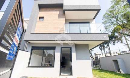 Casa de lançamento com 3 suítes e 2 banheiros para vender por R$ 1.679.000 no baairro Água Verde,  Curitiba - PR