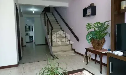Sobrado com 3 quartos e 3 banheiros no xaxim para vender por R$ 698.000,00