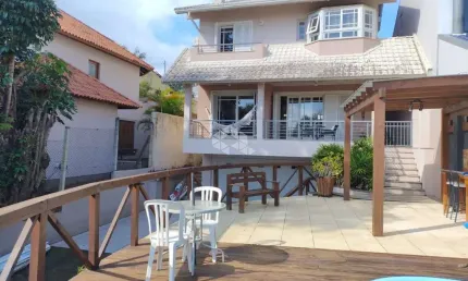 Casa com 3 quartos à venda na Rua Charruas, 267, Espírito Santo, Porto Alegre