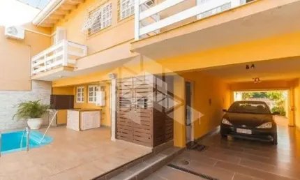 Casa de 4 quartos sendo 3 suítes no bairro Ipanema.