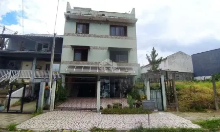 Casa com 04 dormitórios sendo 01 suíte, 02 banheiros sociais, 01 lavabo, bem localizado próximo a escola, praça, mercado e estação de ônibus.