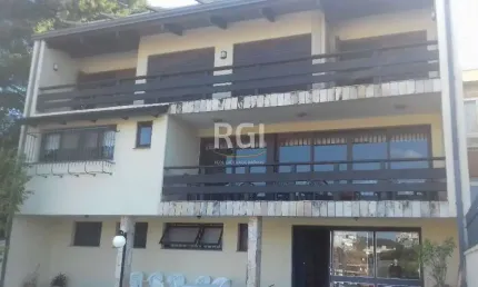 Magnífica casa com cinco suítes no bairro três figueiras.