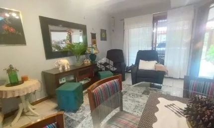 Casa com 3 quartos à venda na Rua dos Guenoas, 671, Guarujá, Porto Alegre