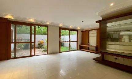 Excelente casa em condomínio, 4 quartos, 2 vagas com 334m² no bairro santa isabel.