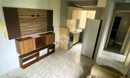 Apartamento de 2 quartos bem localizado na Restinga