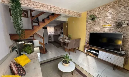 Casa semi mobiliada de 02 pavimentos em condomínio na restinga