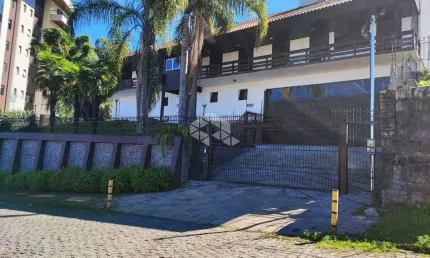 Casa com 760m2 5 dormitórios no Bairro Jardim América em Caxias do Sul