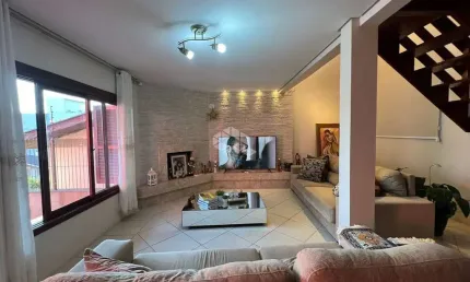 Casa Semimobiliada com 309m² privativos, localizada no Bairro Santa Catarina em Caxias do Sul - RS
