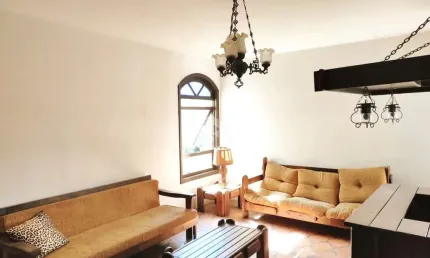 Apartamento semimobiliado de 03 dormitórios e com suíte à venda no bairro Centro, Caxias do Sul.